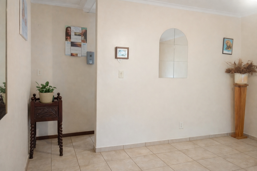 2 Bedroom Property for Sale in Geelhoutpark North West